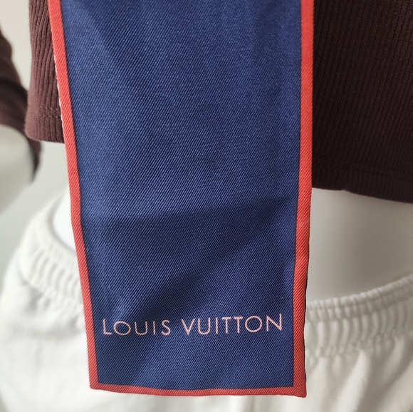 Auth Louis Vuitton Silk Red/Blue Bandana - Picture 6 of 9